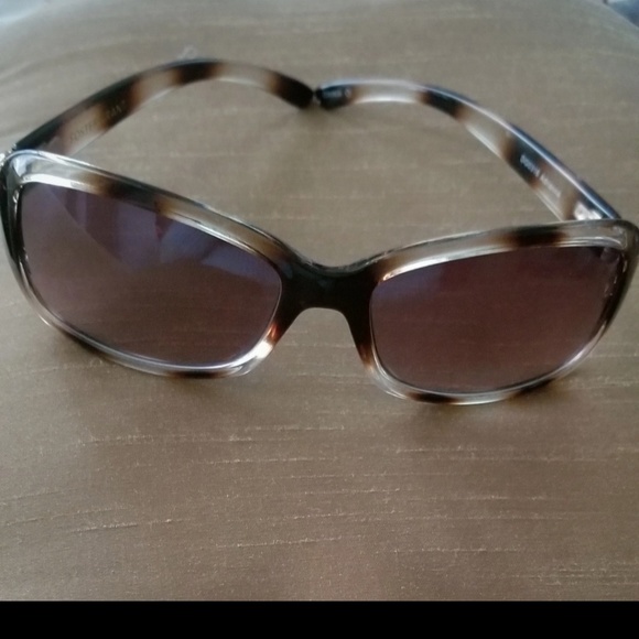 Foster Grant Accessories - 🔥HOST PICK🔥6-8-19🔥NWOT FOSTER GRANT SUNGLASSES